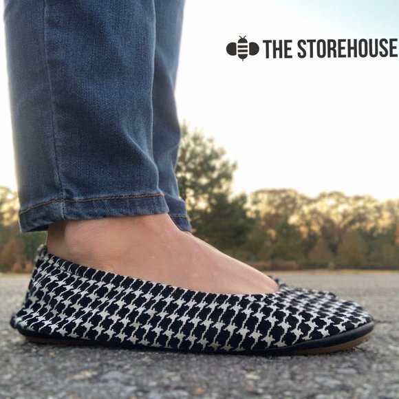 Storehouse Flats  Houndstooth - Picture 3 of 8